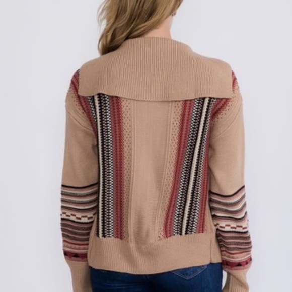 Zippered Cardigan Stripped Pattern - Picture 3 of 4